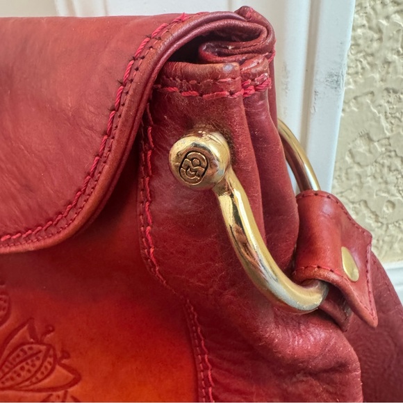 Marino Orlandi Red Leather Shoulder Bag Italy Floral Embossed Gold Clasp - Picture 4 of 12